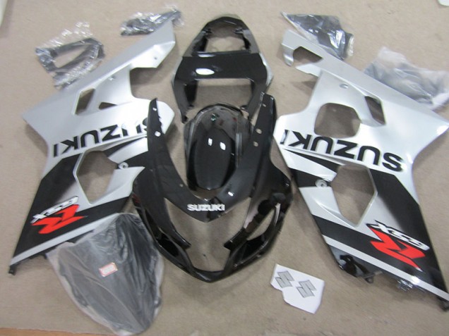 Moto Plástico Suzuki GSXR 750 K4 2004-2005 - Preto Branco Moto Plástico Suzuki GSXR 750 K4 2004-2005 - Preto Branco